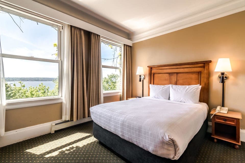 Suite with Kitchen | Premium bedding, desk, blackout drapes, iron/ironing board