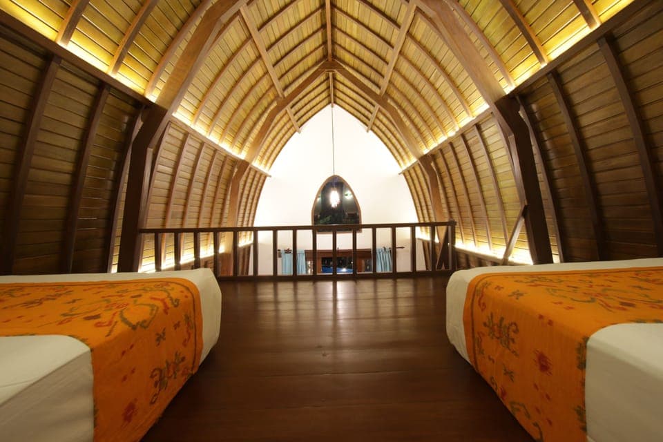 Family Room | Free minibar items, in-room safe, desk, soundproofing