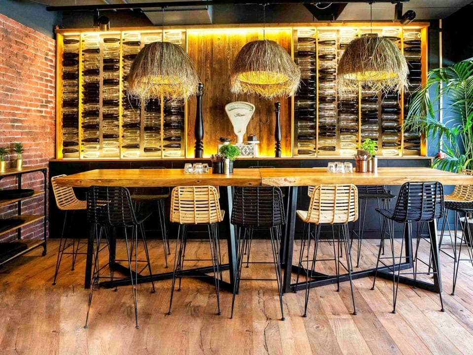 Breakfast, lunch, dinner served; French cuisine, alfresco dining 