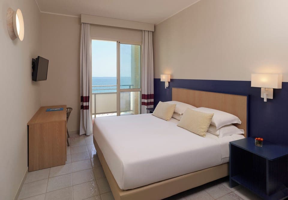 In-room safe, desk, laptop workspace, blackout drapes