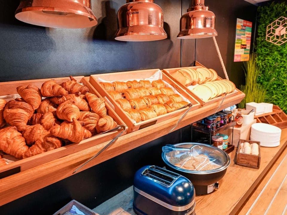 Daily buffet breakfast (EUR 9.90 per person)