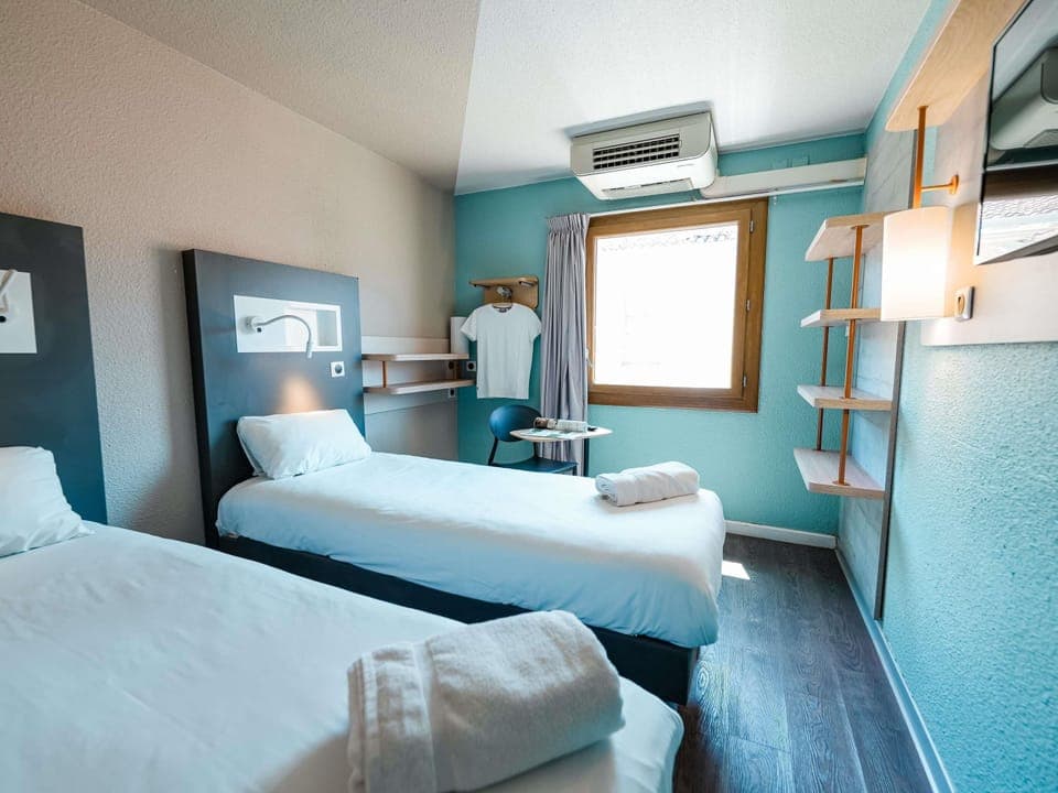 Twin Room, 2 Twin Beds | Free cribs/infant beds, free WiFi, bed sheets