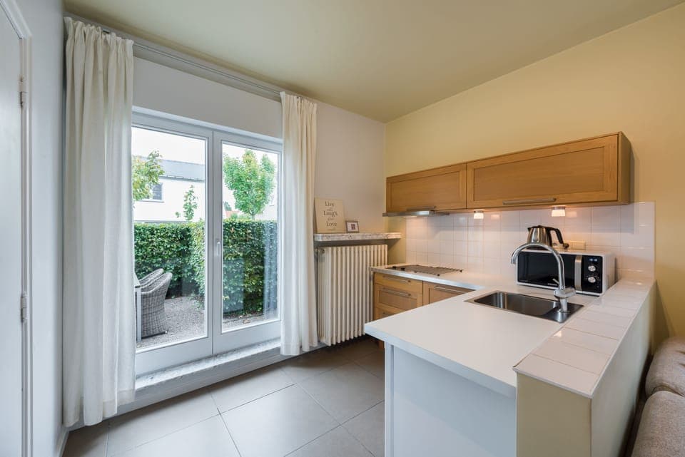 Studio, Kitchen | Private kitchenette | Shared fridge, microwave