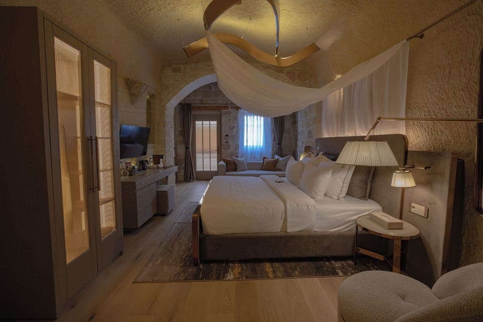 Hideaway Room | Premium bedding, minibar, in-room safe, blackout drapes