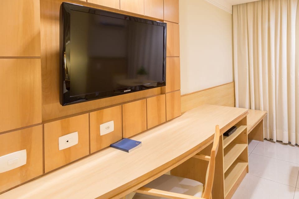 Deluxe Double Room | Television
