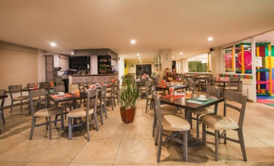 Breakfast, lunch and dinner served