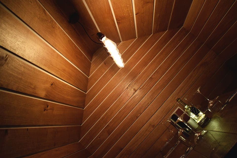 2 restaurants, breakfast, lunch, dinner served; British cuisine