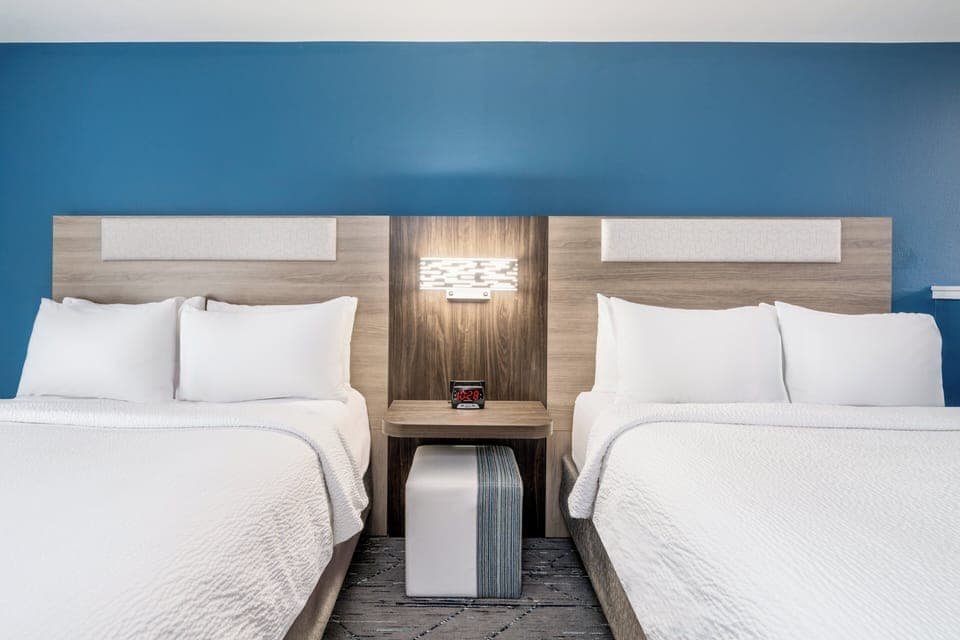 Hypo-allergenic bedding, in-room safe, desk, laptop workspace