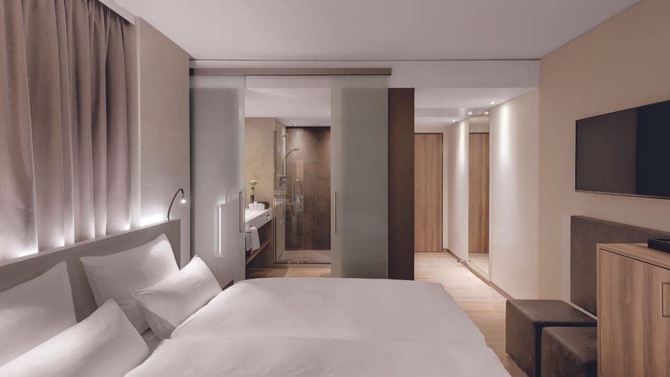 Classic Double Room | Hypo-allergenic bedding, in-room safe, desk, laptop workspace