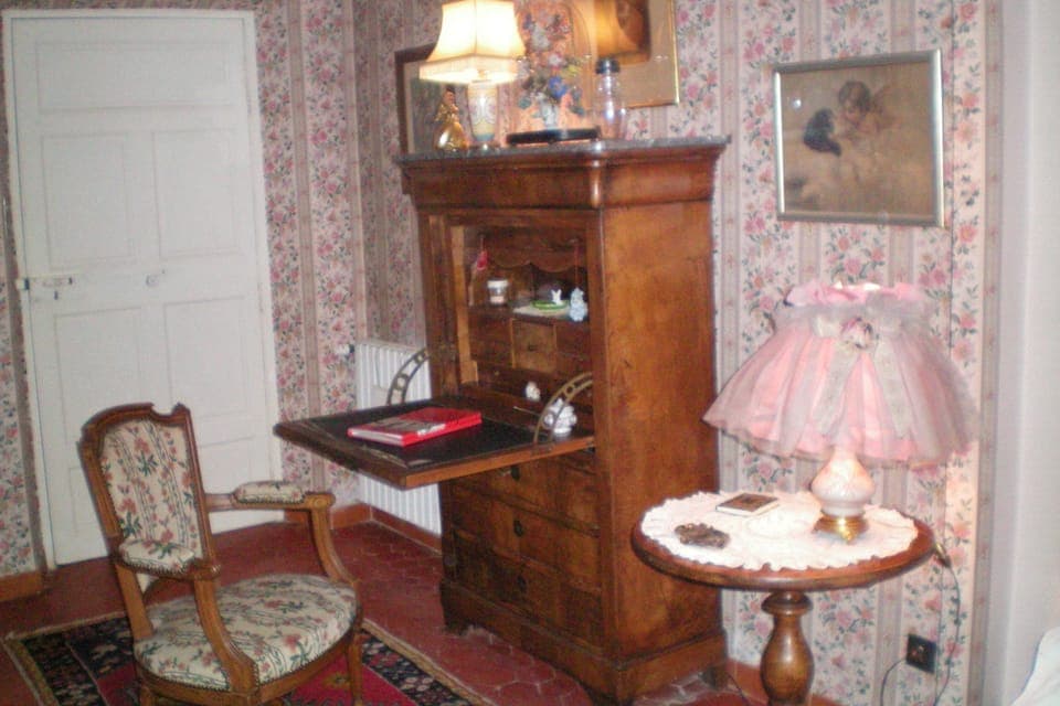 Junior Suite | Egyptian cotton sheets, premium bedding, down comforters