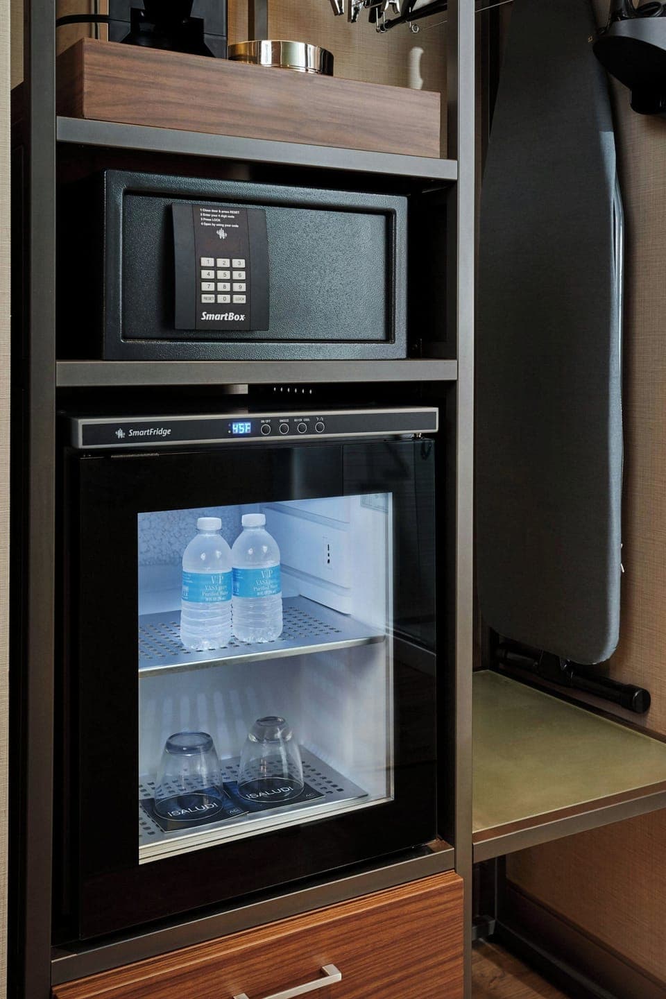 Premium bedding, in-room safe, desk, laptop workspace