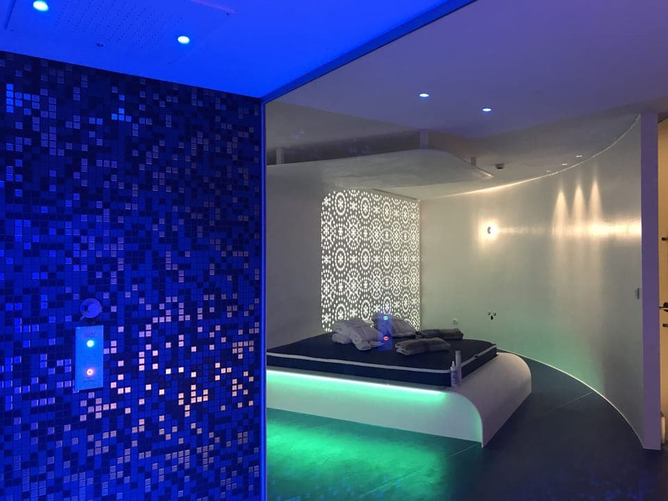 Couples treatment rooms, sauna, hot tub, steam room, Turkish bath