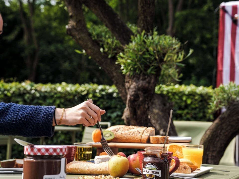 Daily buffet breakfast (EUR 15 per person)