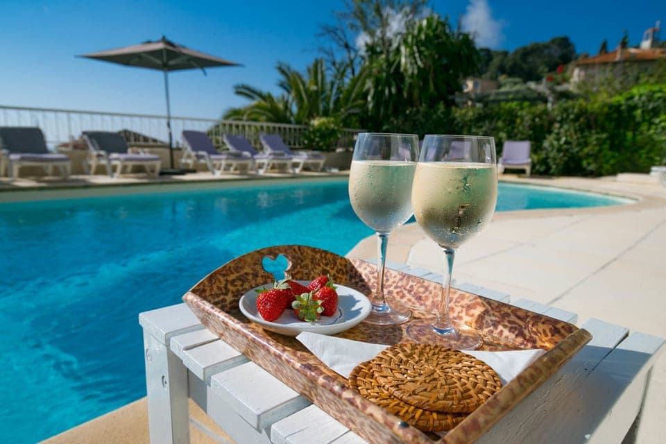 Outdoor pool, sun loungers