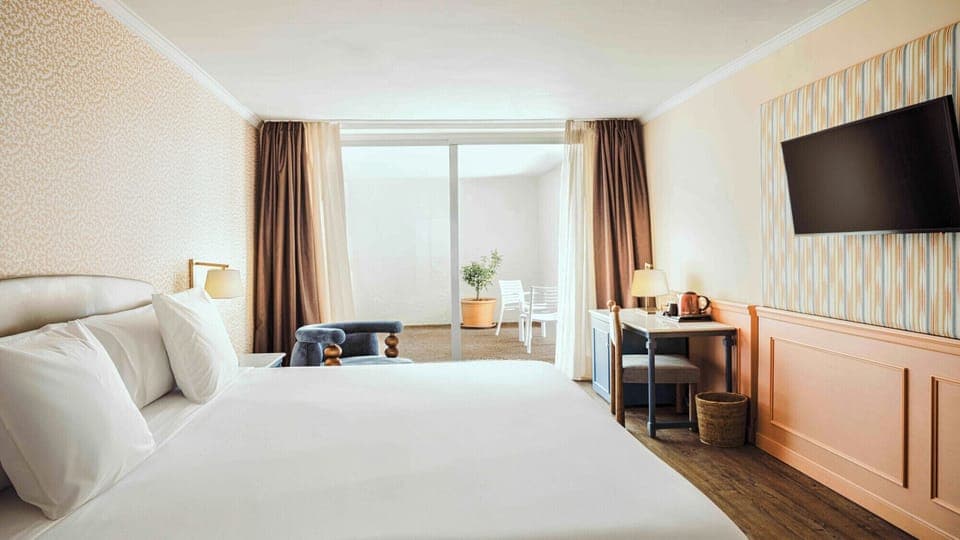 Superior Double Room, Balcony | Premium bedding, minibar, in-room safe, desk