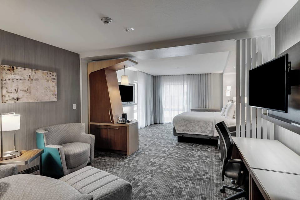 Executive Suite, 1 King Bed with Sofa bed | Living area | Smart TV, Netflix