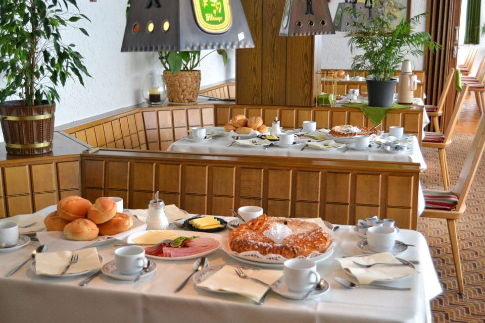 Daily continental breakfast (EUR 10 per person)