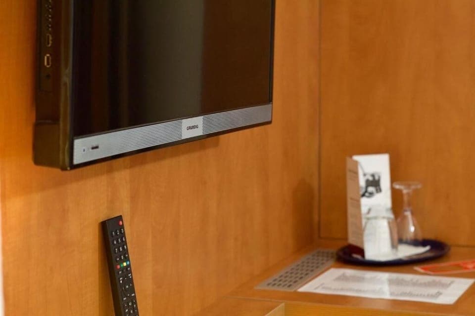 In-room safe, desk, soundproofing, free WiFi