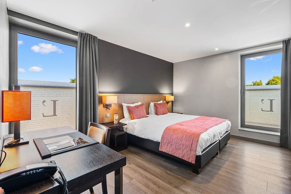 Junior Suite (Connecting suite) | Premium bedding, Tempur-Pedic beds, minibar, in-room safe