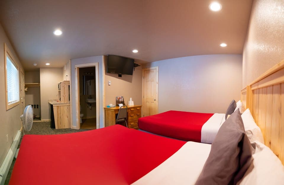 Room 15 | Desk, free wired internet, bed sheets