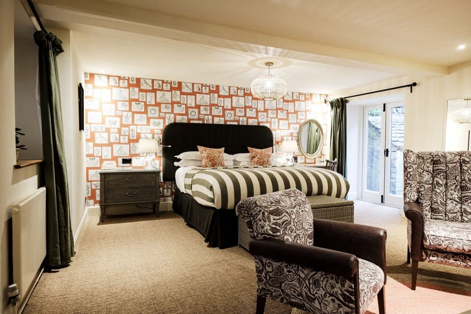 Deluxe Double or Twin Room | Individually decorated, individually furnished, iron/ironing board