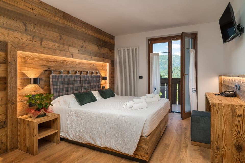 Family Room | In-room safe, desk, free WiFi