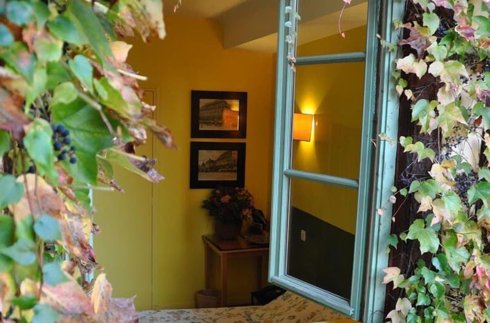 Superior Double Room, Garden View | Iron/ironing board, free WiFi