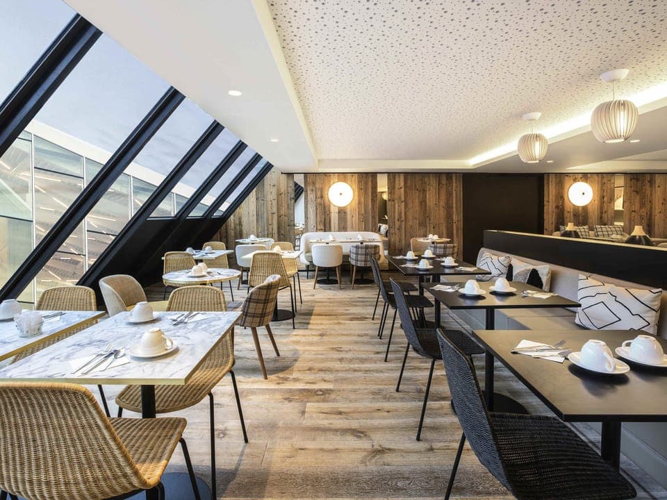 Daily buffet breakfast (EUR 18.90 per person)