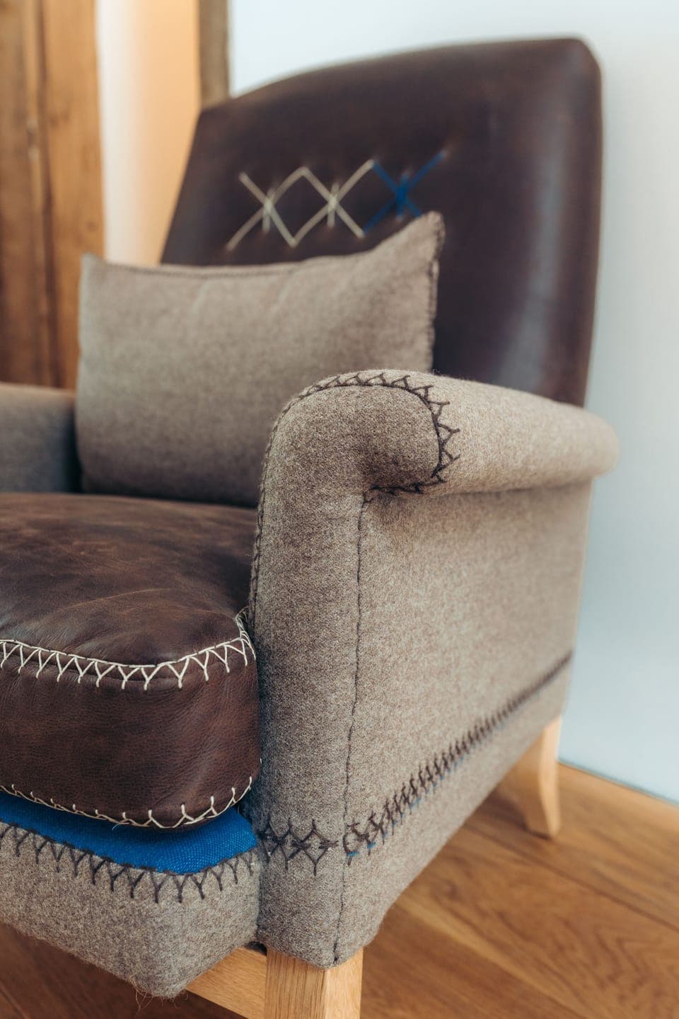 Executive Double or Twin Room | Living area | 81-inch Smart TV with cable channels, TV, books