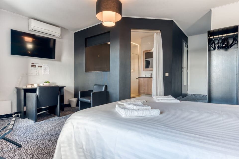 Double Room | Premium bedding, desk, free WiFi, bed sheets