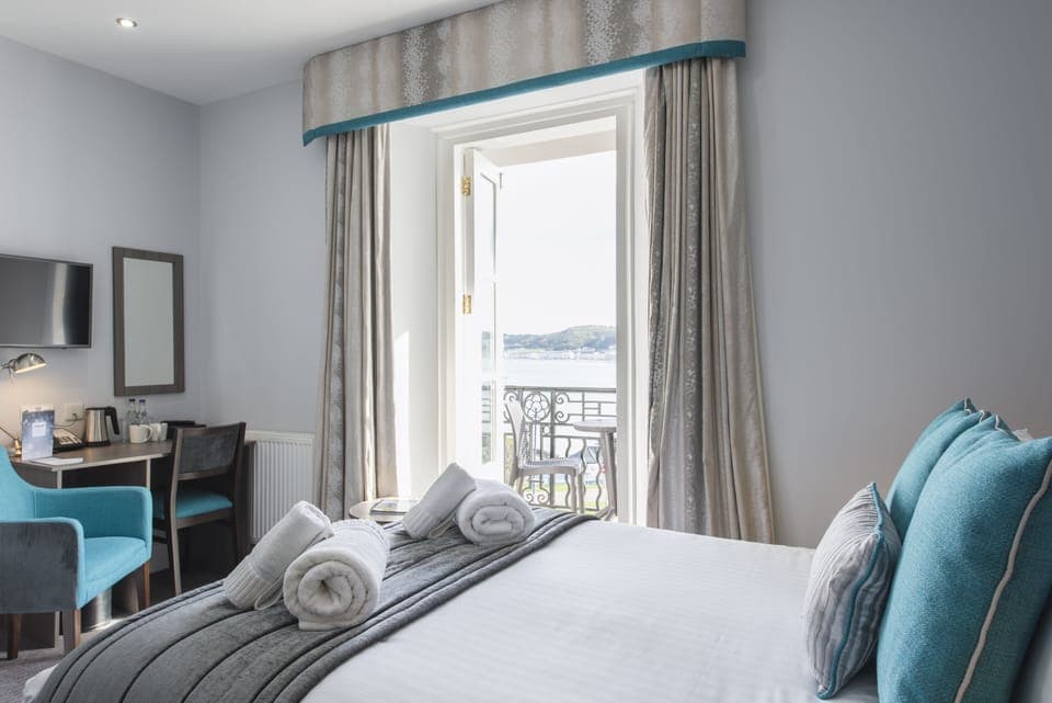 Standard Double Room, Sea View | Hypo-allergenic bedding, in-room safe, desk, blackout drapes