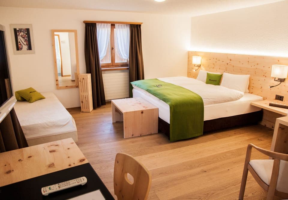 Comfort Double Room | In-room safe, desk, free cribs/infant beds, free WiFi