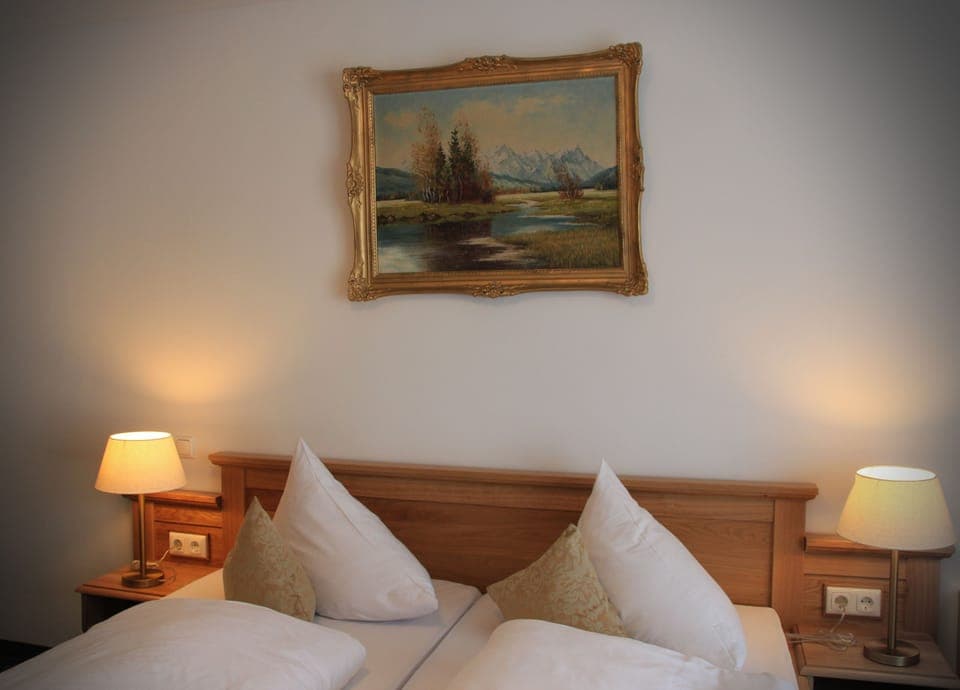 Superior Double Room | Hypo-allergenic bedding, desk, iron/ironing board