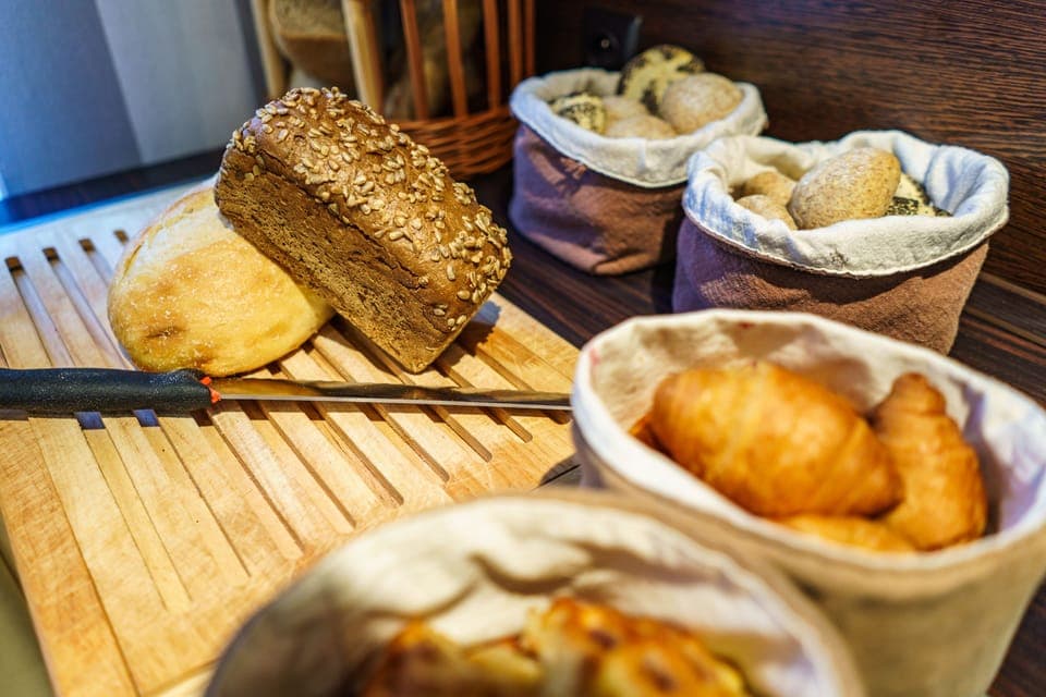 Daily buffet breakfast (PLN 70 per person)