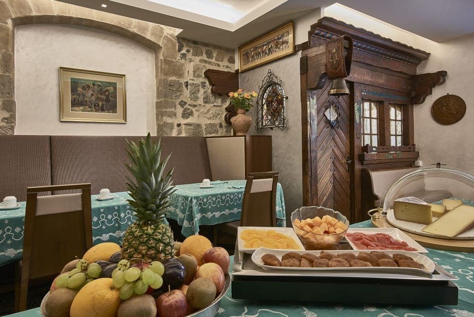 Daily buffet breakfast (CHF 28.00 per person)