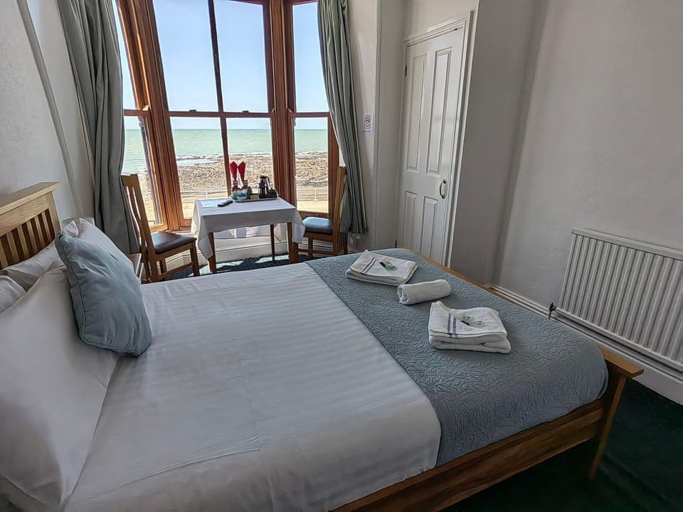 Superior Double Room, Ensuite, Sea View | Desk, iron/ironing board, free WiFi, bed sheets