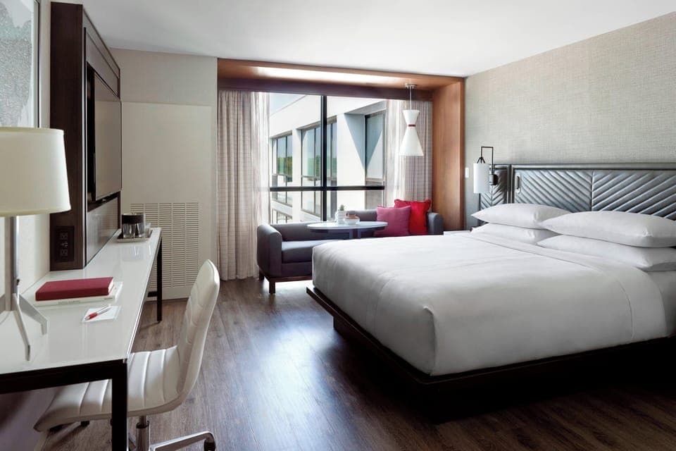 Hypo-allergenic bedding, in-room safe, desk, laptop workspace