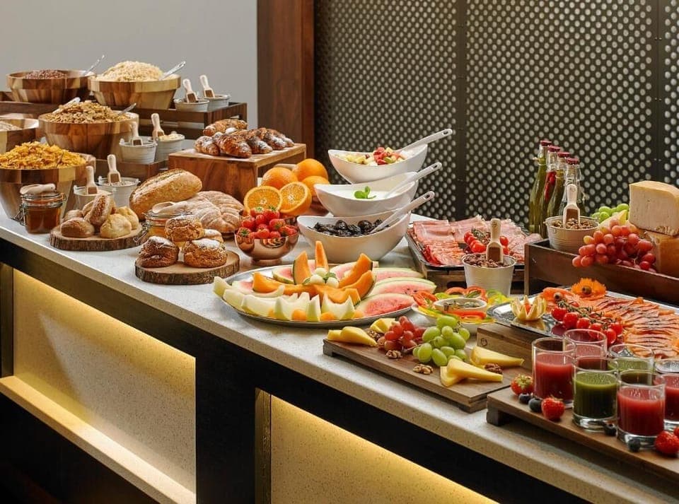 Breakfast, lunch, dinner served; ocean views