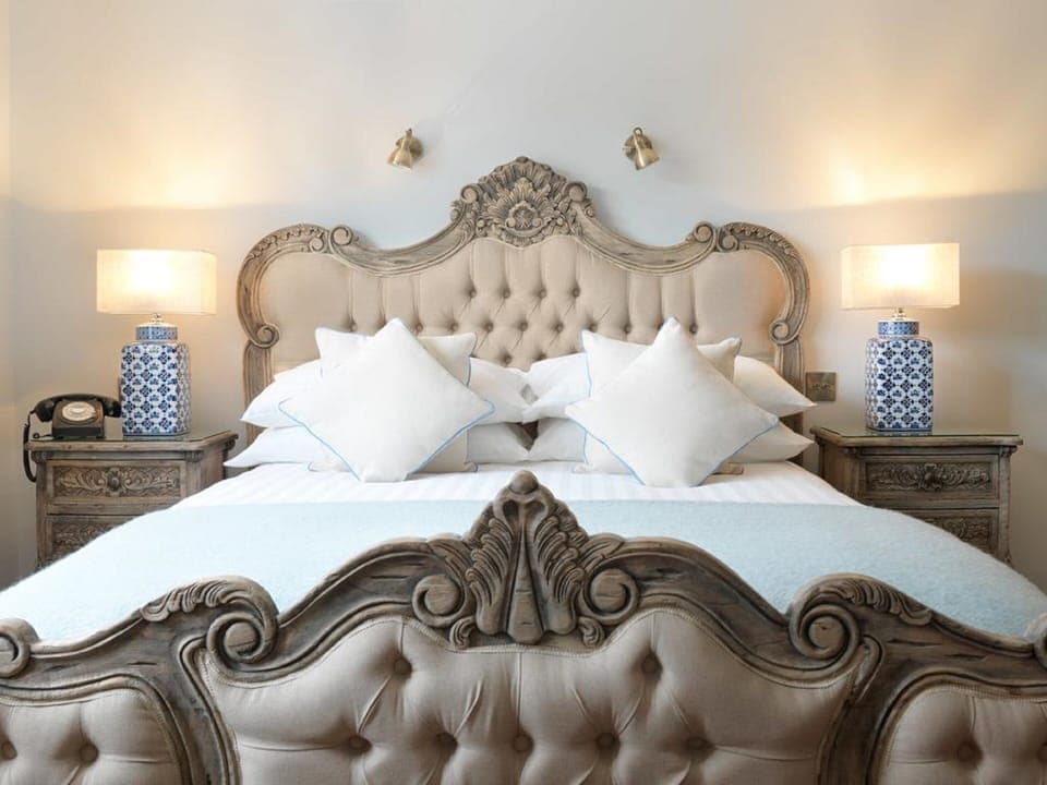 Cottage Deluxe Double ( Dog Friendly on request) | Desk, blackout drapes, iron/ironing board, free WiFi