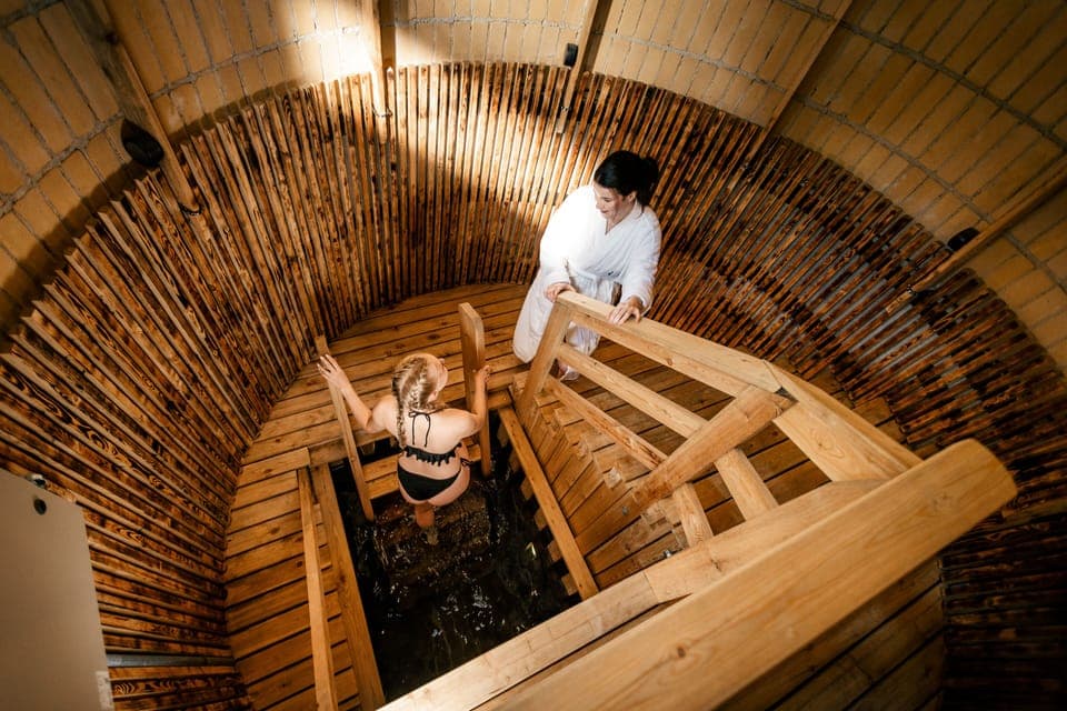 Sauna, hot tub, steam room