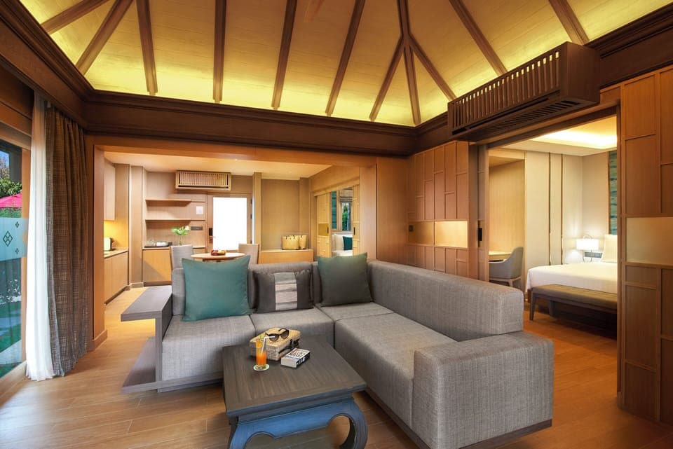 Minibar, in-room safe, laptop workspace, blackout drapes