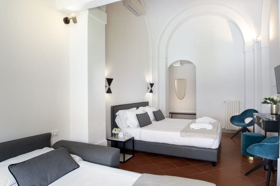 Minibar, in-room safe, desk, free WiFi