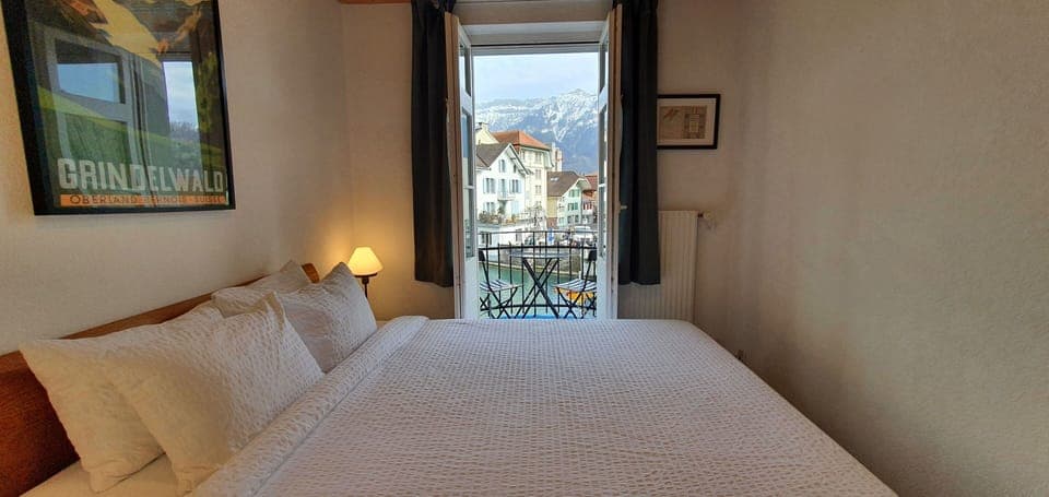 Hypo-allergenic bedding, free WiFi, bed sheets