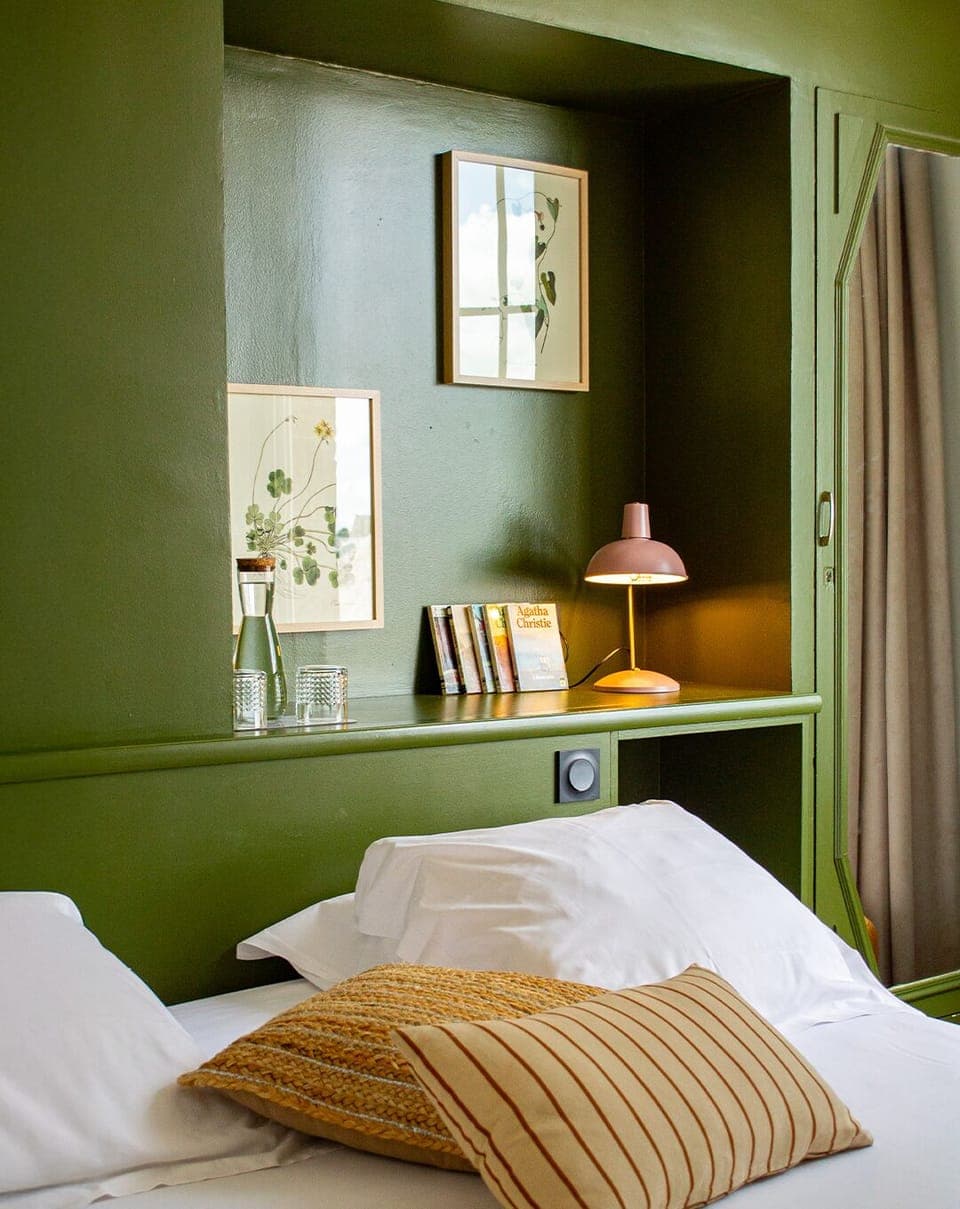 Premium bedding, desk, blackout drapes, soundproofing