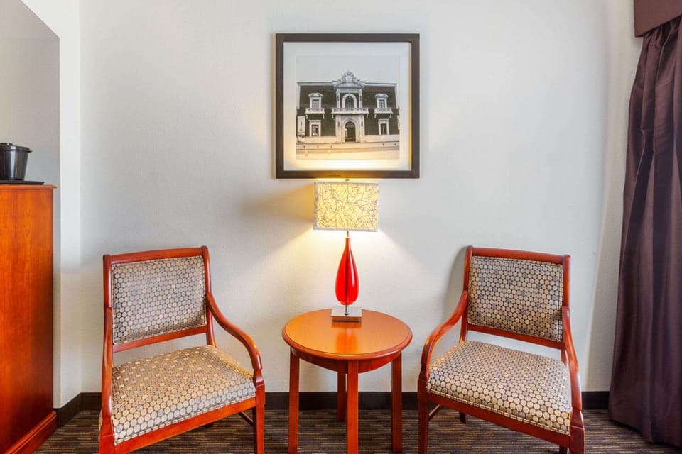 Premium bedding, in-room safe, desk, iron/ironing board