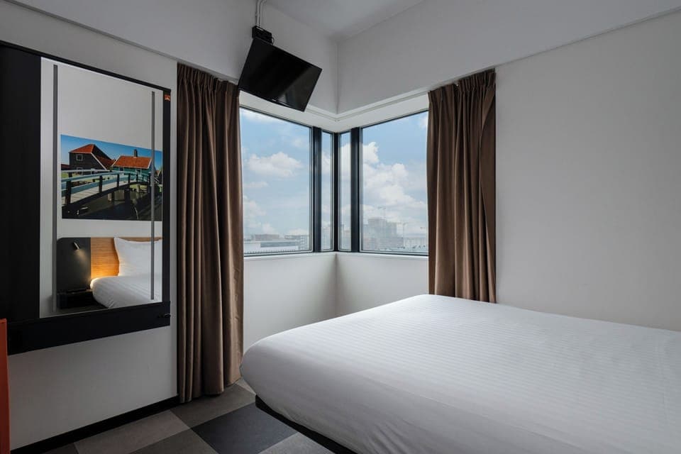 Superior Double Room, Accessible | Desk, soundproofing, free WiFi, bed sheets