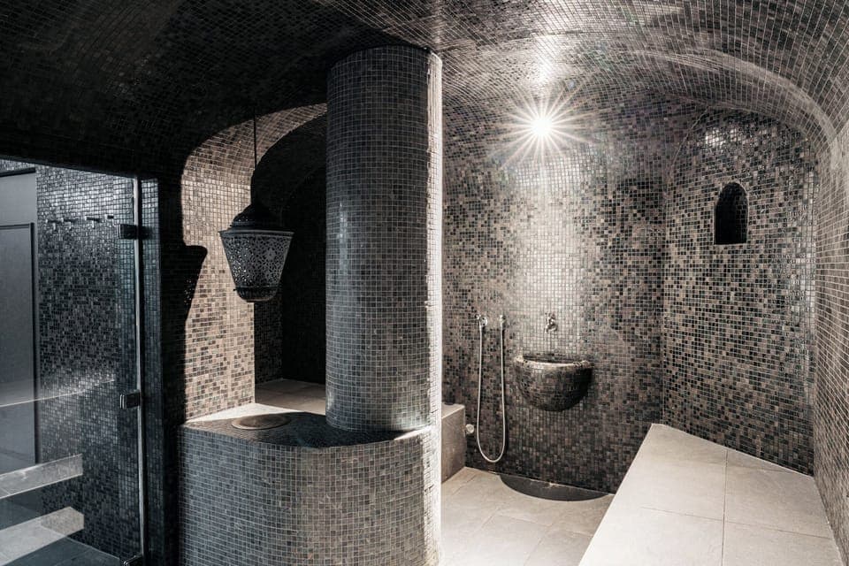 Couples treatment rooms, sauna, hot tub, steam room, Turkish bath