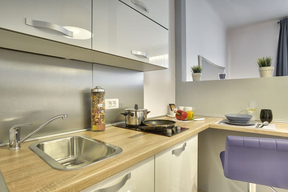 Deluxe Studio (4) | Private kitchenette | Fridge, microwave