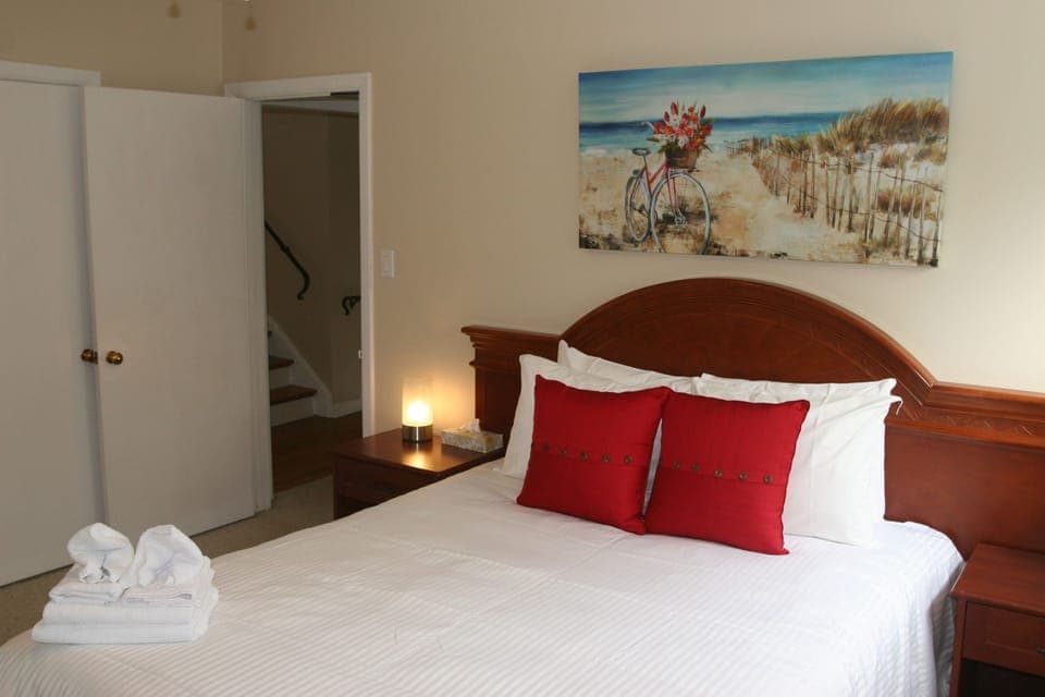 Premium House, 4 Bedrooms, River View, Overwater | 3 bedrooms, individually decorated, individually furnished, desk