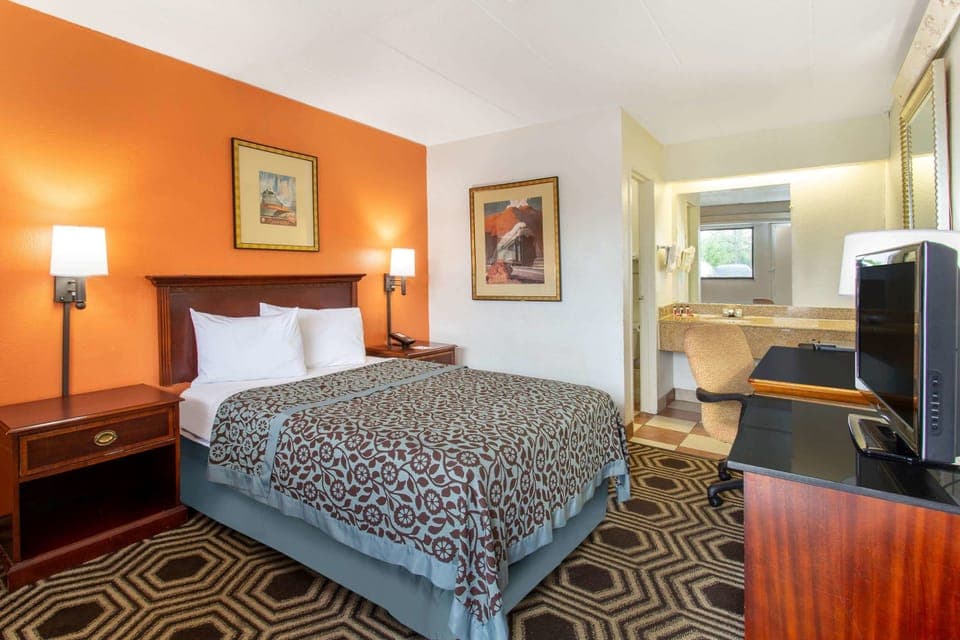 Desk, laptop workspace, free WiFi, bed sheets